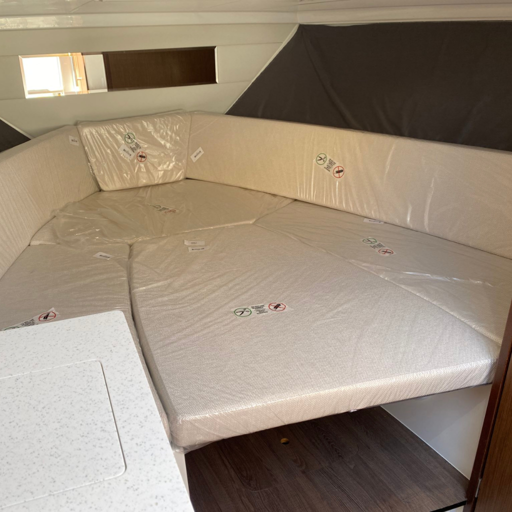 Jeanneau Cap Camarat 9.0 WA - Pure Yachting