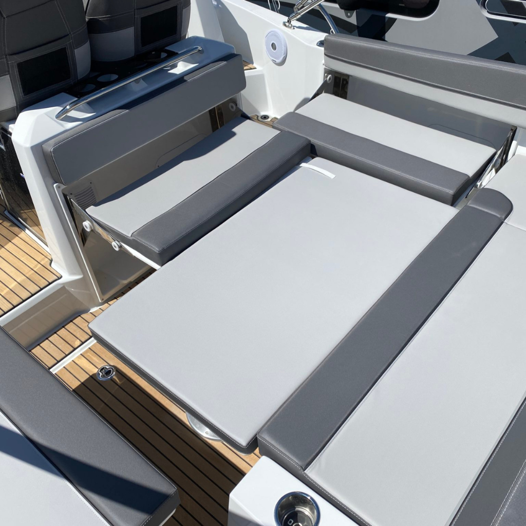 Jeanneau Cap Camarat 9.0 WA - Pure Yachting
