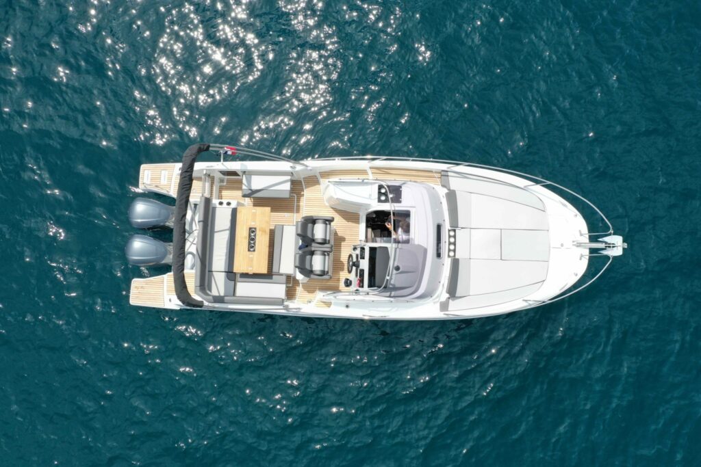 Jeanneau Cap Camarat 9.0 WA - Pure Yachting
